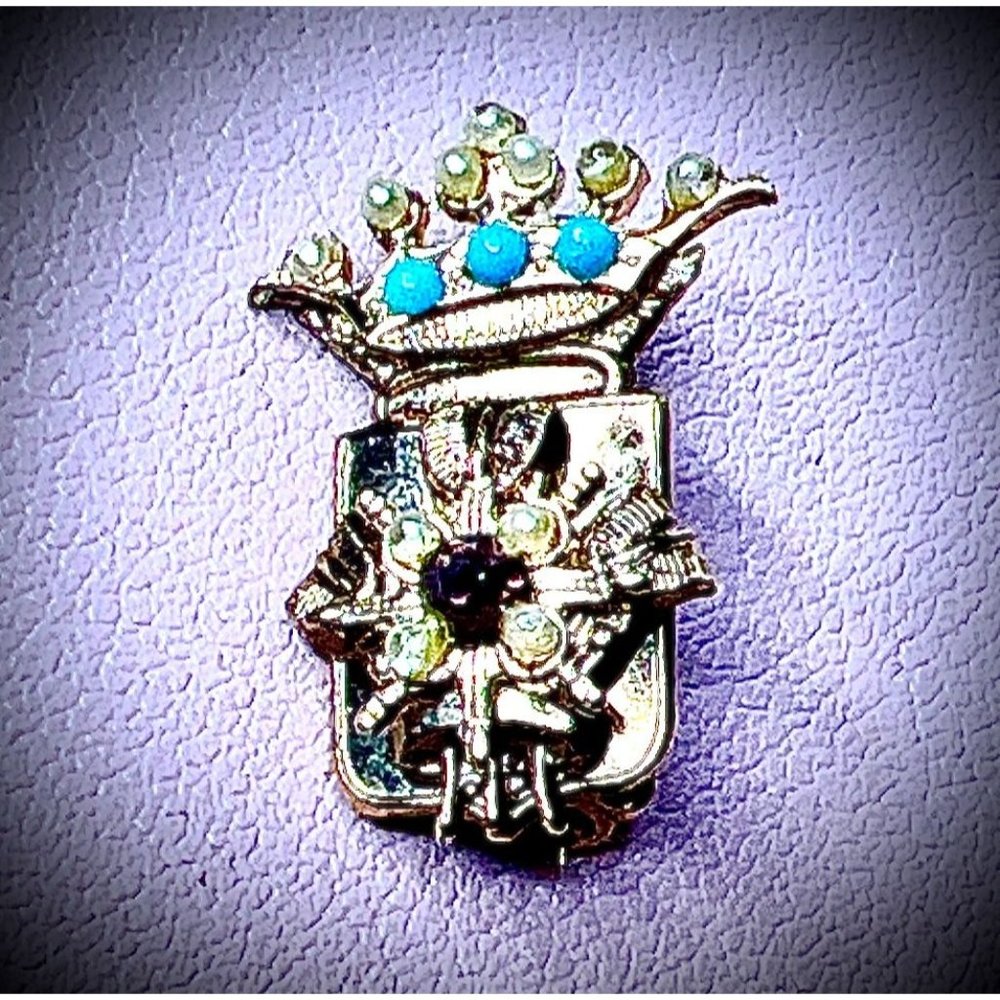 Signed Alice Caviness Pin, Crown and Starburst Small 1" x 1/2"